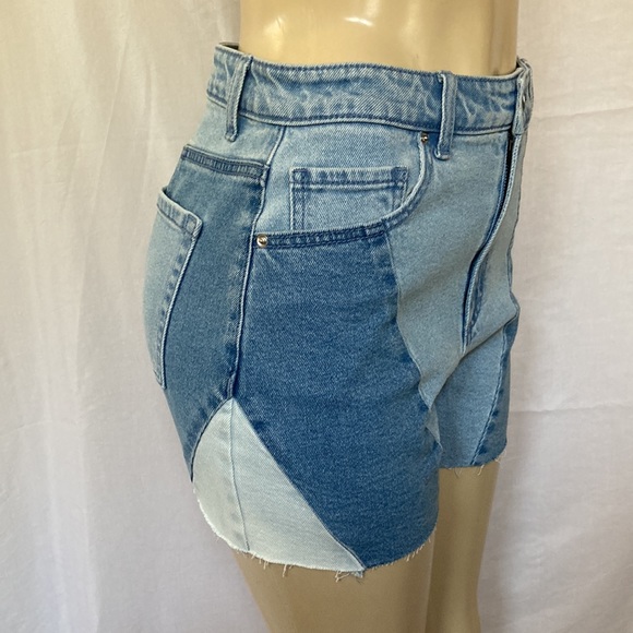 SALE! SO Jeans Juniors Shortie Super High Rise Size 9 Light Blue  Fray Hem NWT - Picture 6 of 7
